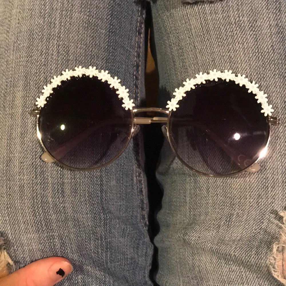 Sunglasses with flowers